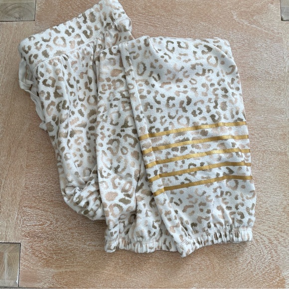 PJ Salvage Cream Leopard Print PJ’s Lounge Pants and Top - Picture 1 of 5